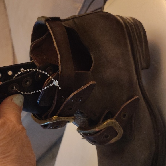 Stylish Black and Brown Buckle Boots - Picture 14 of 17